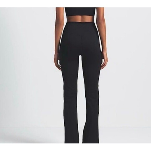 Nike Skims Matte Slim Flare Legging obsidian Size Small - NEW WITH TAGS - Picture 3 of 8